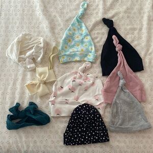 6 baby girl hats, 3 baby bows